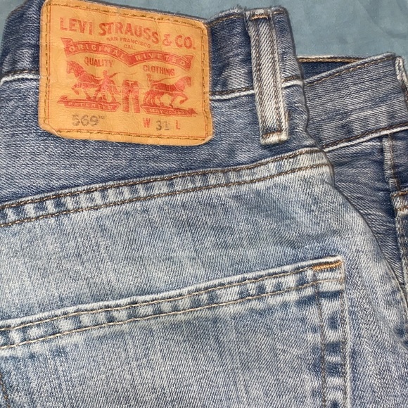 Levi's Jean Shorts - Picture 3 of 3